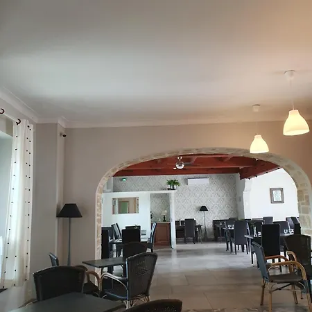 Hotell De La Tour -appartements-