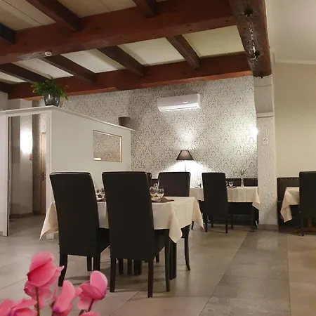 De La Tour -appartements- Hotel