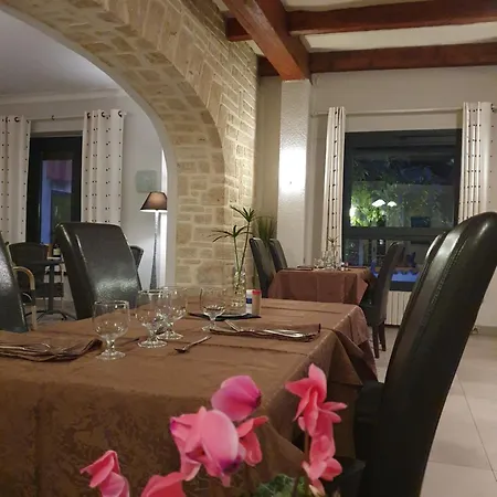 De La Tour -appartements- Hotel Valros