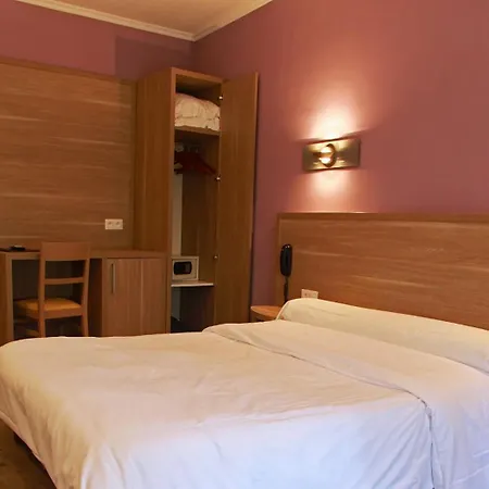 ホテル De La Tour -appartements- 3*