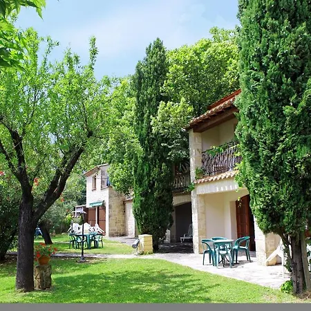 Hotel De La Tour -appartements- 3*