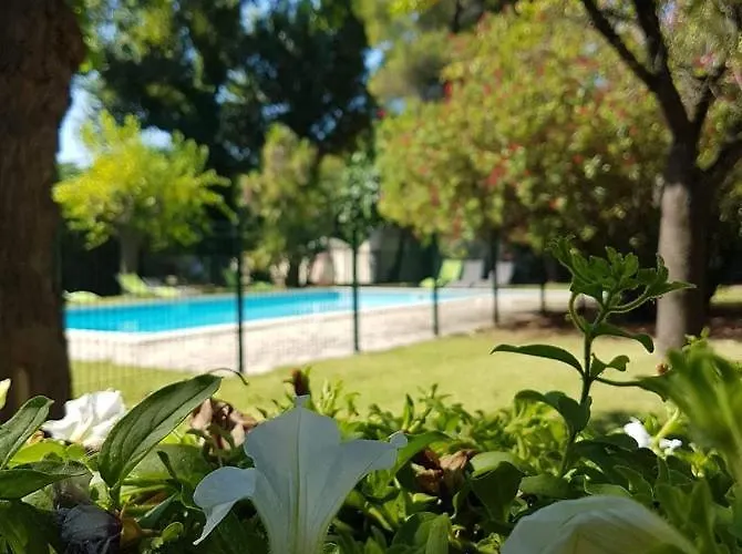Hotel De La Tour -appartements- 3*