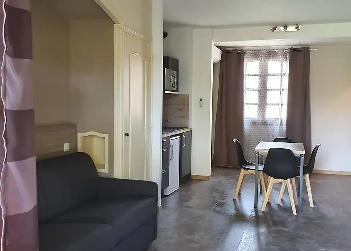 De La Tour -appartements- 3* Valros
