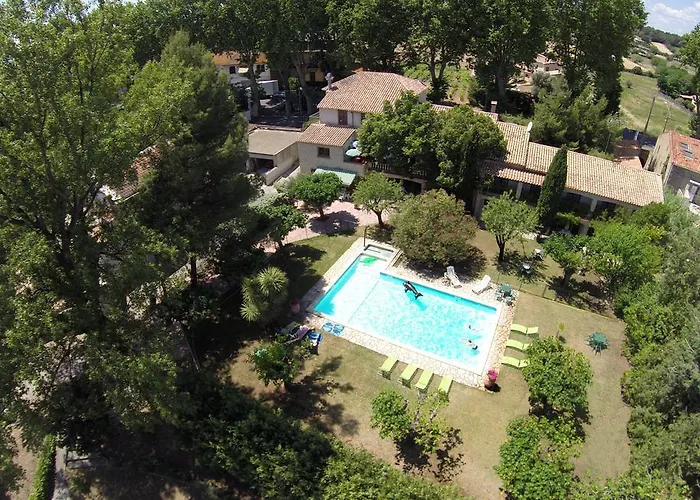 Hotell De La Tour -appartements-
