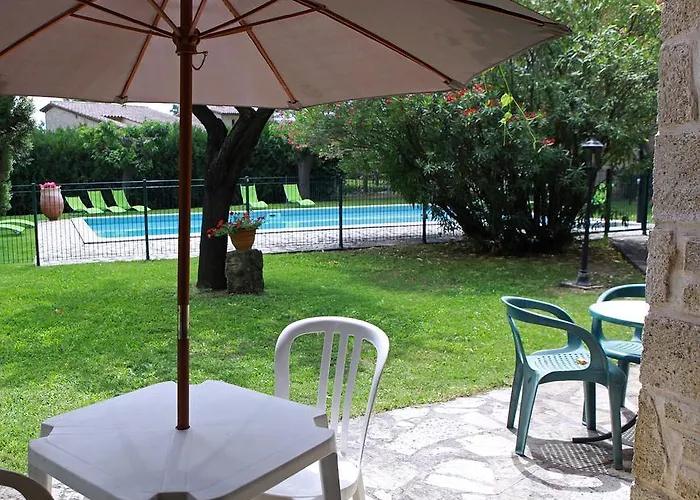 De La Tour -appartements- Hotell 3*