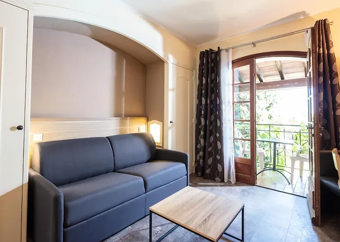 Hotel De La Tour -appartements- 3*