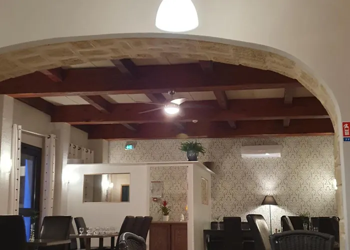Hotel De La Tour -appartements- 3*