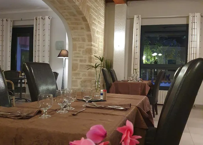 De La Tour -appartements- Hotell Valros